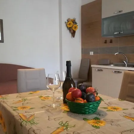 Dreizimmerwohnung Mit Veranda Und Garten Apartment Vieste
